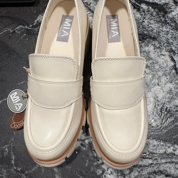 MIA Women's Cream Loafers