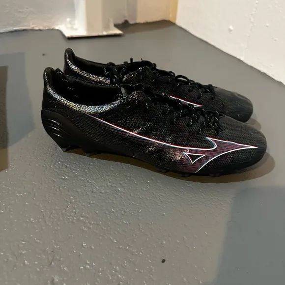 Mizuno Black and Purple Athletic Shoes