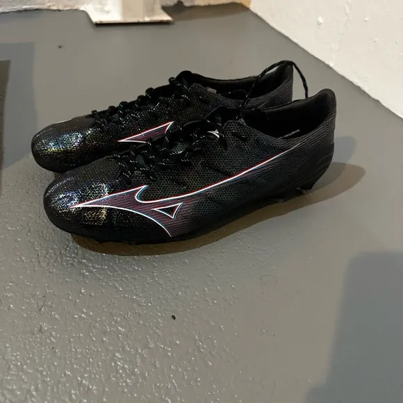 Mizuno Black and Purple Athletic Shoes