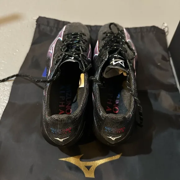 Mizuno Black and Purple Athletic Shoes