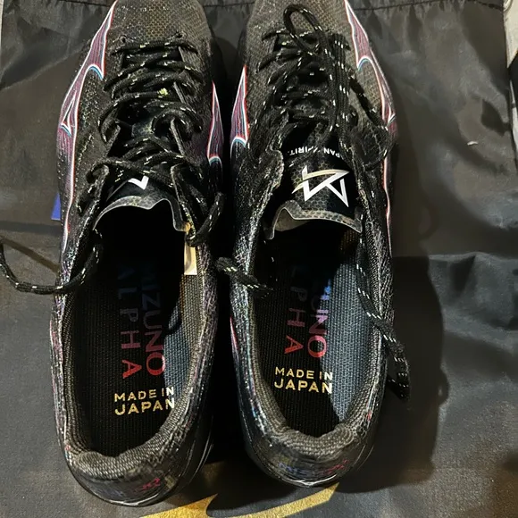 Mizuno Black and Purple Athletic Shoes