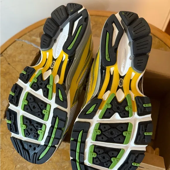 New balance Gray, Yellow, Green&amp;Black Athletic Shoes size 10.5 wide large used