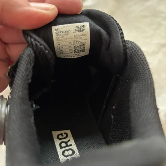 New Balance Kids FuelCore Reveal BOA® Shoes Black White SZ 4Y Worn 2X