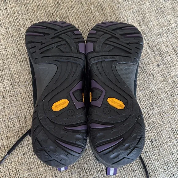 NEW Dansko walking shoes