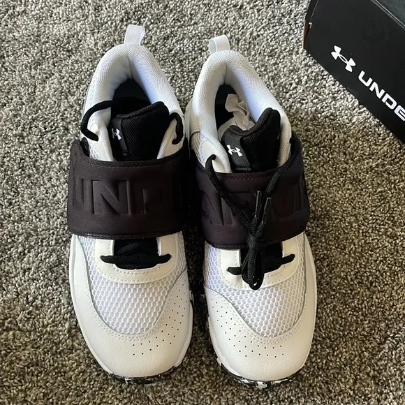NEW IN BOX! UNDER ARMOUR WHITE&amp;BLACK BASKETBALL SHOES. SIZE 7Y. KIDS.