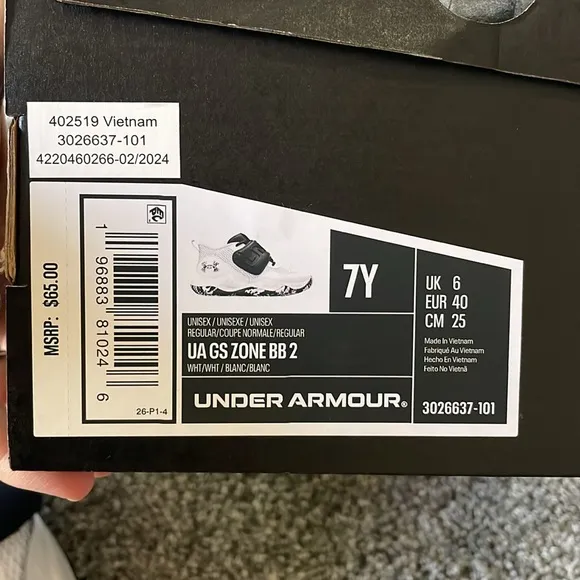 NEW IN BOX! UNDER ARMOUR WHITE&amp;BLACK BASKETBALL SHOES. SIZE 7Y. KIDS.