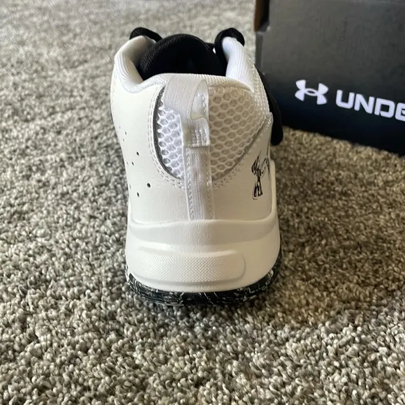 NEW IN BOX! UNDER ARMOUR WHITE&amp;BLACK BASKETBALL SHOES. SIZE 7Y. KIDS.