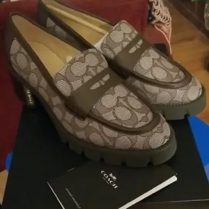 New In Box!Coach CORA LOAFERS with Modern Lug Sole.🍭🍬🧨