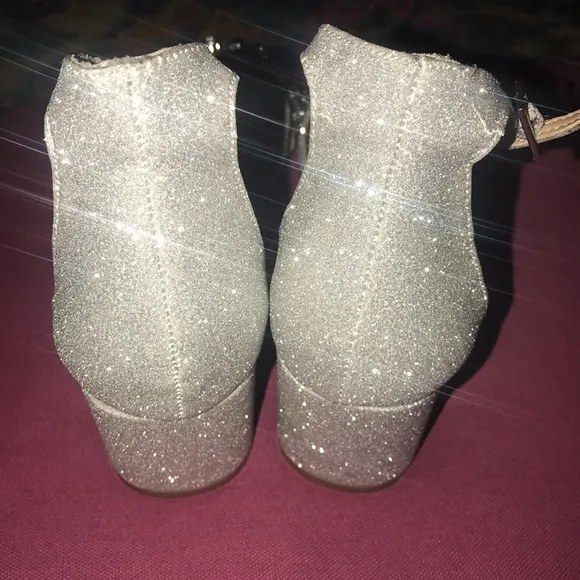 New Jewel by Badgley Mischka Giona Block Heels