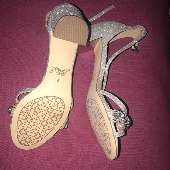 New Jewel by Badgley Mischka Giona Block Heels