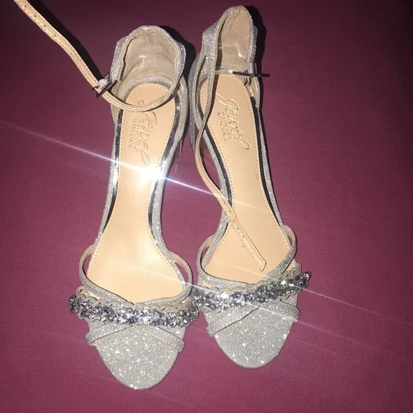 New Jewel by Badgley Mischka Giona Block Heels