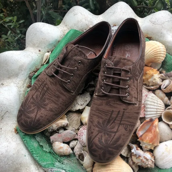 NEW Palm Tree Brown Lace Up Loafers