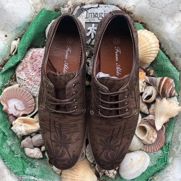 NEW Palm Tree Brown Lace Up Loafers