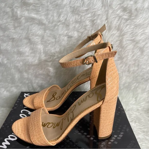 New Sam Edelman Yaro Ankle Strap Sandal in peach color size 7.5