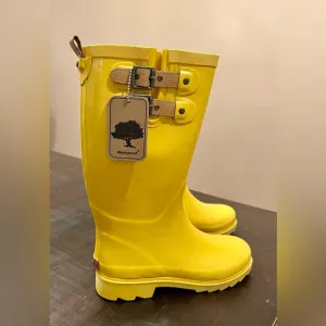 New With Tags Chooka Waterproof Tall Yellowlow Rain Boots