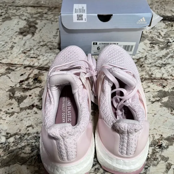 New Womens Adidas Ultraboost 5.0 DNA 'Almost Pink&quot; GV8754 Size 6 Running Shoes