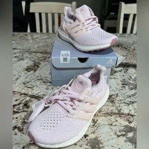 New Womens Adidas Ultraboost 5.0 DNA 'Almost Pink&quot; GV8754 Size 6 Running Shoes