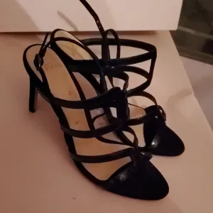Nib $725 Elegant Black Strappy Heels