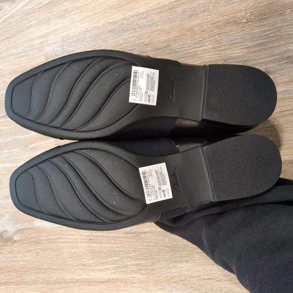 NIB Clarks Women's Black Slip-On Shoes size 8.5 M