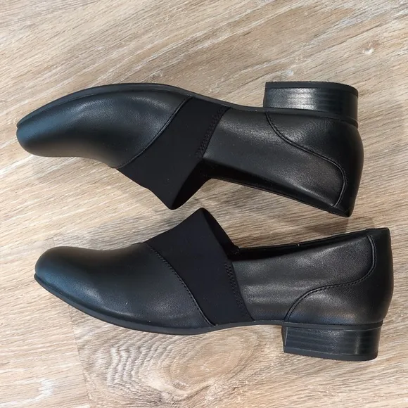 NIB Clarks Women's Black Slip-On Shoes size 8.5 M