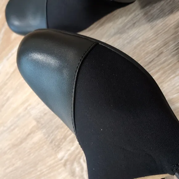 NIB Clarks Women's Black Slip-On Shoes size 8.5 M