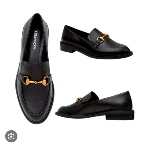 NIB Lisa Vicky Black Loafers with Gold Accent