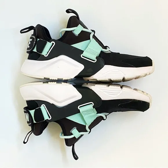 NIKE Air Huarache City low igloo green black white removable Velcro heel shoe