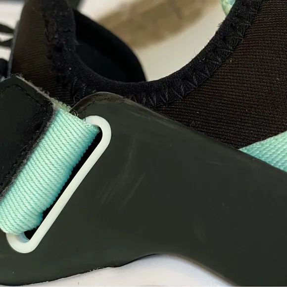 NIKE Air Huarache City low igloo green black white removable Velcro heel shoe