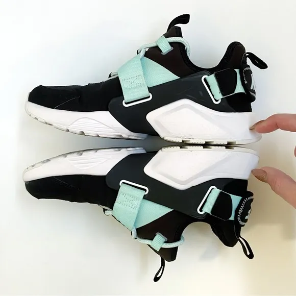NIKE Air Huarache City low igloo green black white removable Velcro heel shoe