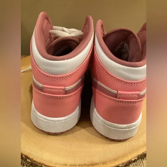 Nike Air Jordan 1 Mid Valentines GS Coral Chalk White Pink Shoes GS Wmn's 8/6.5Y