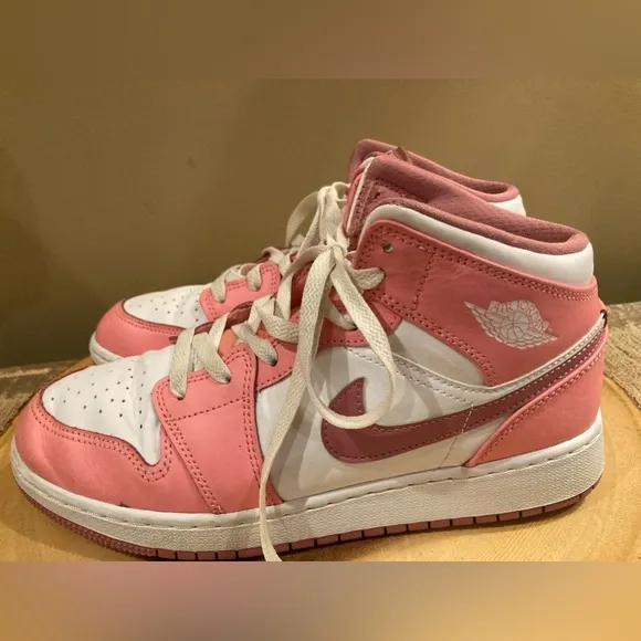 Nike Air Jordan 1 Mid Valentines GS Coral Chalk White Pink Shoes GS Wmn's 8/6.5Y