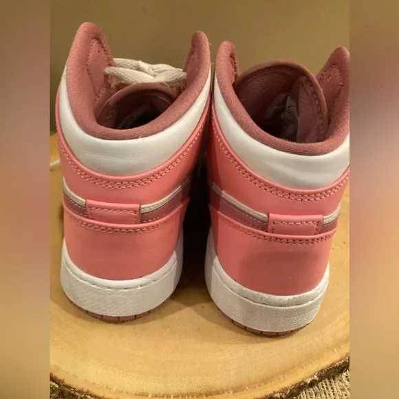 Nike Air Jordan 1 Mid Valentines GS Coral Chalk White Pink Shoes GS Wmn's 8/6.5Y