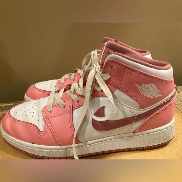 Nike Air Jordan 1 Mid Valentines GS Coral Chalk White Pink Shoes GS Wmn's 8/6.5Y