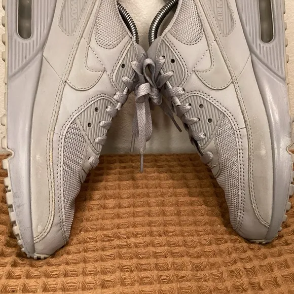 Nike Air‎ Max 90 Triple Wolf Grey Mens Size 9.5 Sneakers Shoes CN8490-001