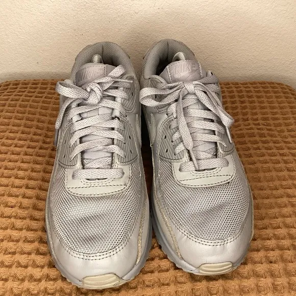 Nike Air‎ Max 90 Triple Wolf Grey Mens Size 9.5 Sneakers Shoes CN8490-001