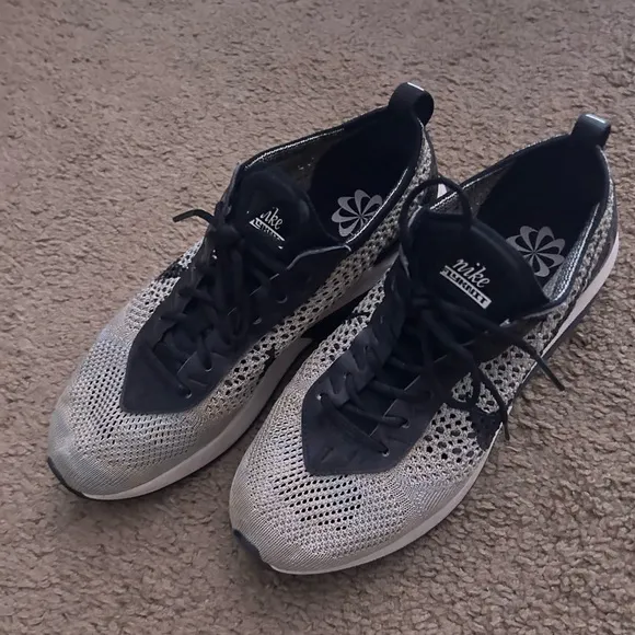Nike • Air Max Flyknit Racer