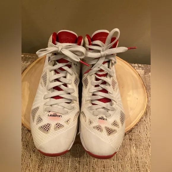 NIke Air Max LeBron VIII (PS) Basketball Shoes, #449201-100,Wht/Red, Youth US 7Y