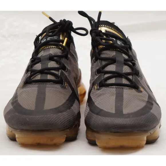 NIKE AIR VAPORMAX 2019 SHOES METALLIC GOLD FLYKNIT AR6631-002 Mens Size 9