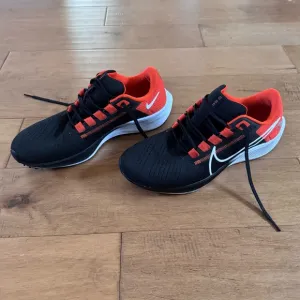 Nike Air Zoom Pegasus 38 Oregon State Beavers Run / Athletic Shoes Black Orange