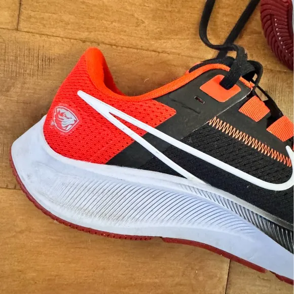 Nike Air Zoom Pegasus 38 Oregon State Beavers Run / Athletic Shoes Black Orange