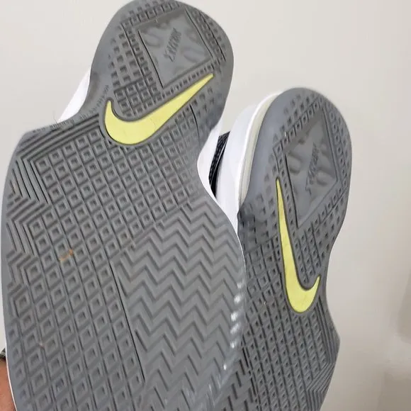 Nike Airmax Infuriate Size 4.5Y 869991-005, Black, Grey, White, Good Condition