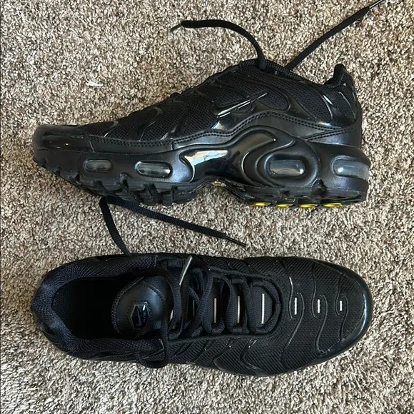 Nike Boys Air Max Plus Running Shoes NWOT