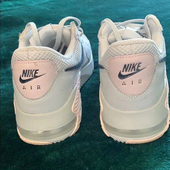 Nike Excee Gray and Pink Athletic Shoes with Modern Design.