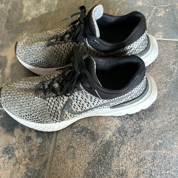 Nike Flyknit React Running Shoes