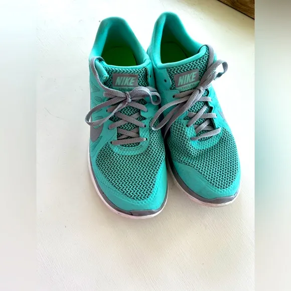 NIKE FREE 4.0 Women's Teal Athletic Shoes; size 11, like NEW! Worn only twice