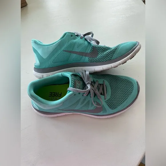 NIKE FREE 4.0 Women's Teal Athletic Shoes; size 11, like NEW! Worn only twice