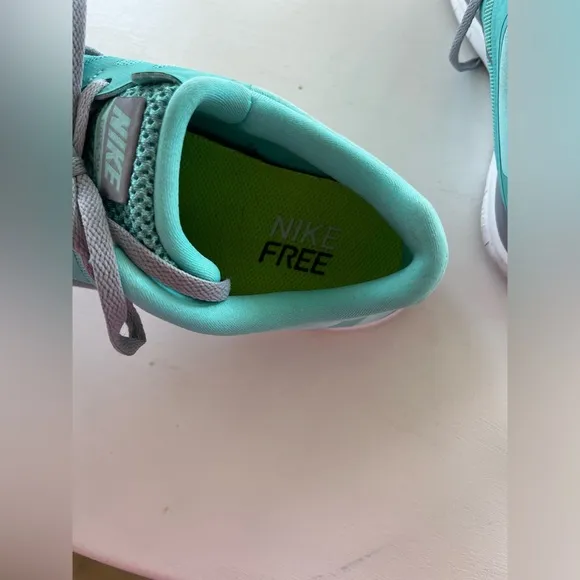 NIKE FREE 4.0 Women's Teal Athletic Shoes; size 11, like NEW! Worn only twice