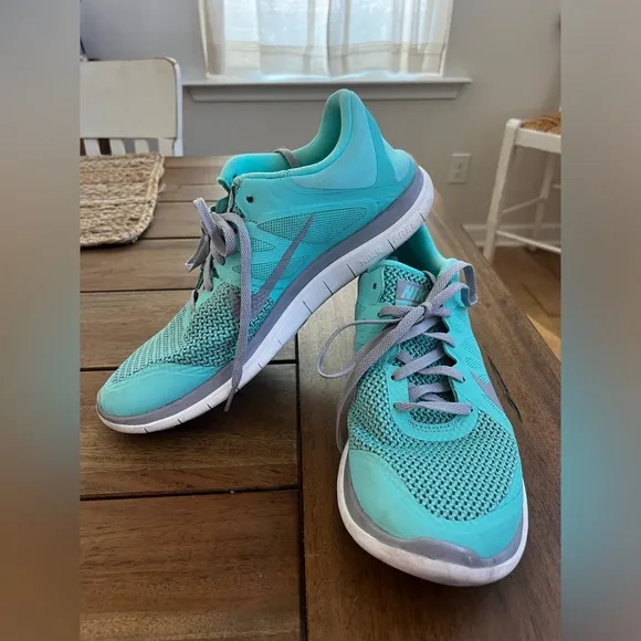 NIKE FREE 4.0 Women's Teal Athletic Shoes; size 11, like NEW! Worn only twice