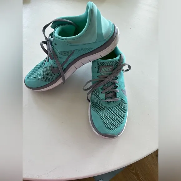 NIKE FREE 4.0 Women's Teal Athletic Shoes; size 11, like NEW! Worn only twice