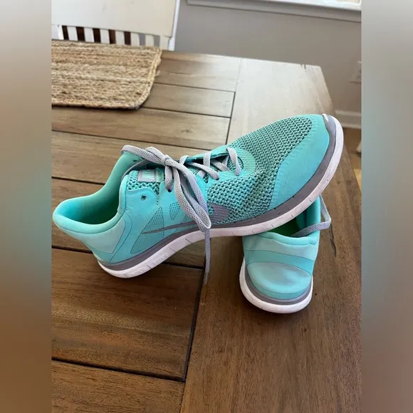 NIKE FREE 4.0 Women's Teal Athletic Shoes; size 11, like NEW! Worn only twice